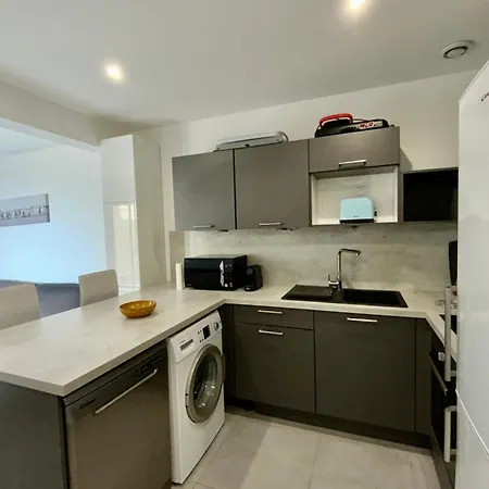 Le Palavasien - Air Conditioning And Seafront! *