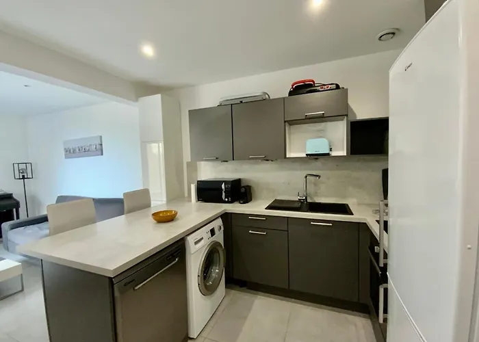 Le Palavasien - Air Conditioning And Seafront! *